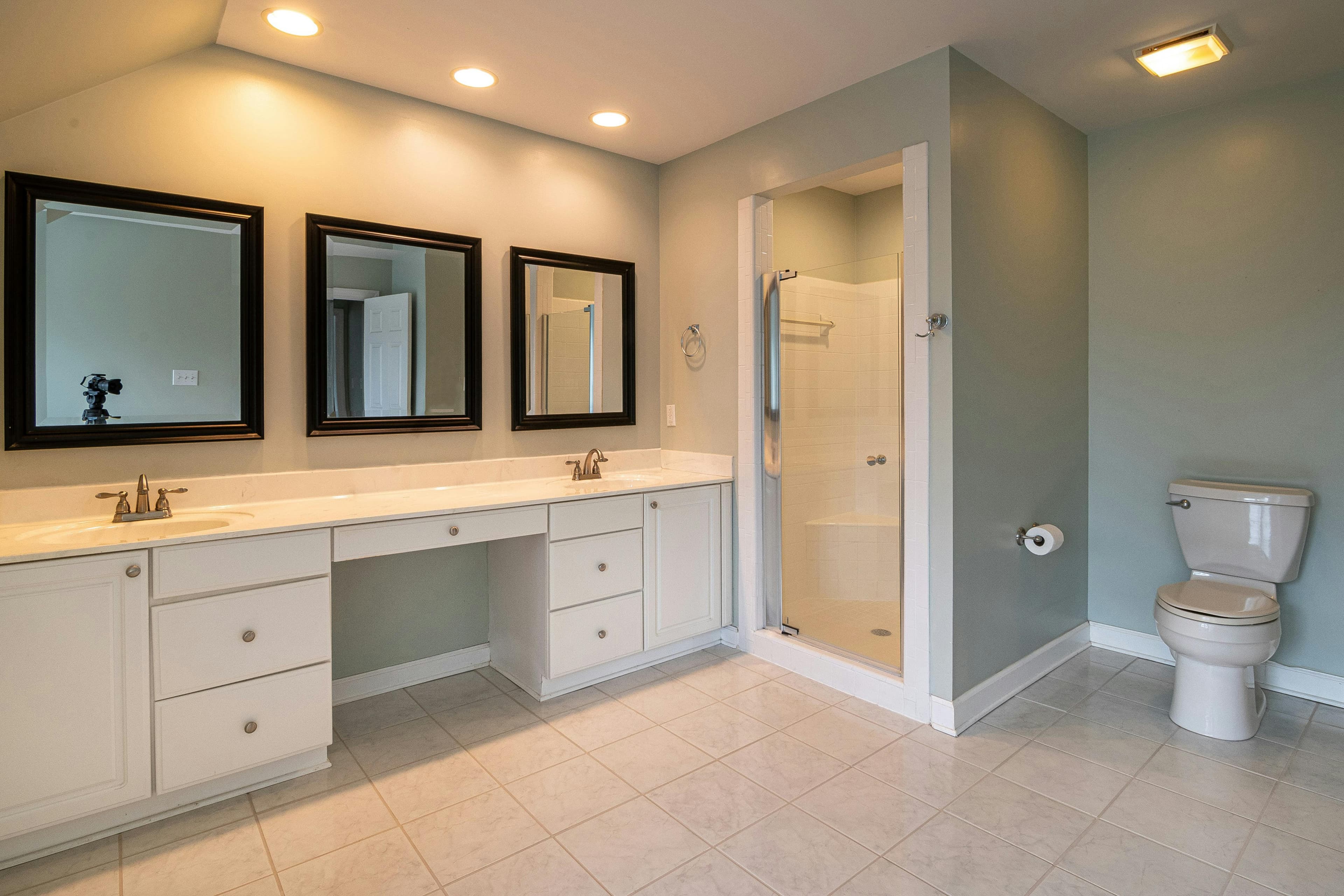 Bathroom Cabinets detail